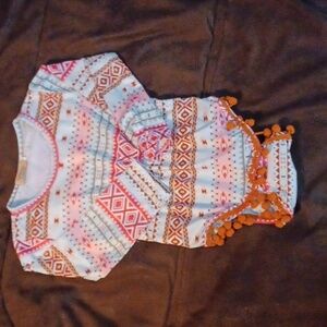 CATAPAPA, ONSIE SIZE 100, EXUAL TO 3T. LONG SLEEVE, CUTE TRIBLE DESIGN.